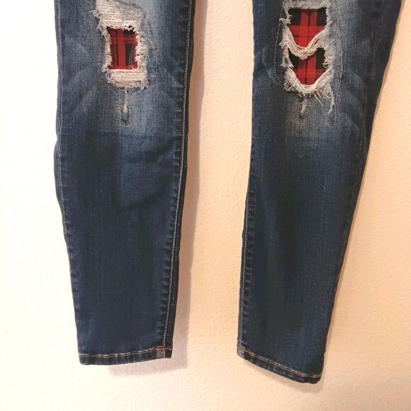 Judy Blue Mid-Rise Distressed Skinny Jeans Red Buffalo Plaid Patch Sz 15/32 - Picture 6 of 14
